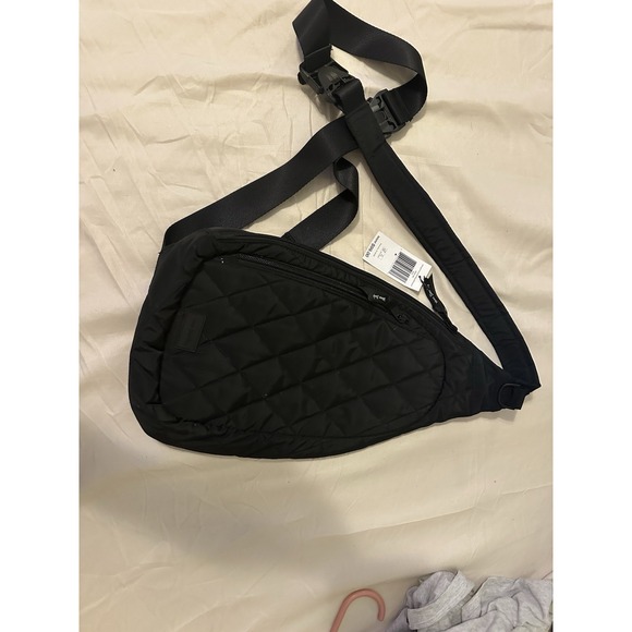 Vera Bradley Quilted Sling Backpack Black Nwt Condition - Picture 4 of 4
